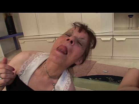❤️ Две баби и един дядо правят тройка Секс видео в bg.pornobot.ru